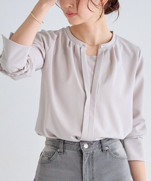 Pierrot（ピエロ）の「2wayネックデザインTブラウス（シャツ/ブラウス・レディース・ネイビー/ピンク系その他/ブラック/オフホワイト/グレー/ブルー/ライトブルー・M/L）」の4枚目の写真