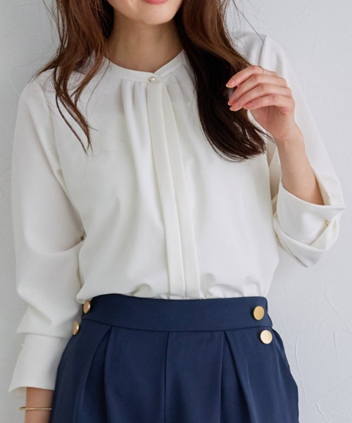 Pierrot（ピエロ）の「2wayネックデザインTブラウス（シャツ/ブラウス・レディース・ネイビー/ピンク系その他/ブラック/オフホワイト/グレー/ブルー/ライトブルー・M/L）」の2枚目の写真