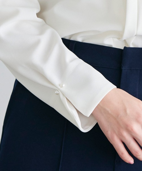 Pierrot（ピエロ）の「2wayネックデザインTブラウス（シャツ/ブラウス・レディース・ネイビー/ピンク系その他/ブラック/オフホワイト/グレー/ブルー/ライトブルー・M/L）」の11枚目の写真