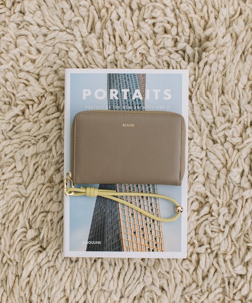 Beau're(ヴュレ)の「BEAURE ヴュレ カウレザー ハンドストラップ付き バイカラー ラウンド ミニウォレット(財布・レディース・グレイッシュベージュ/ピンクベージュ/シルバー/ブラック/ゴールド/アイボリー/ペールイエロー/ブルー/ライラック・FREE)」の15枚目の写真