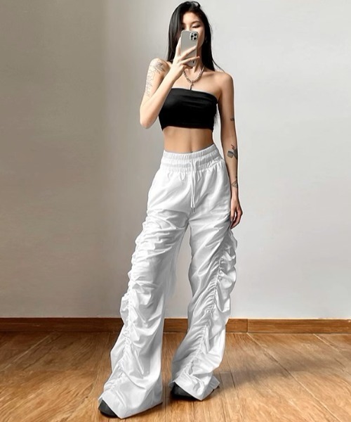 .KOM（ドットコム）の「A'GEM/9 × .kom 『.KOM/ドットケーオーエム』 シャーリングワイドパンツ（その他パンツ・レディース・ホワイト/ブラック・S）」の10枚目の写真