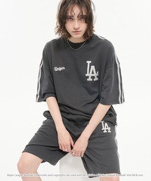 MLB（メジャーリーグベースボール）の「MLB/メジャーリーグベースボール 別注 セットアップ ワッペン刺繍  サイドライン ビッグシルエット半袖プルオーバースウェット＆ショートパンツ（セットアップ）」