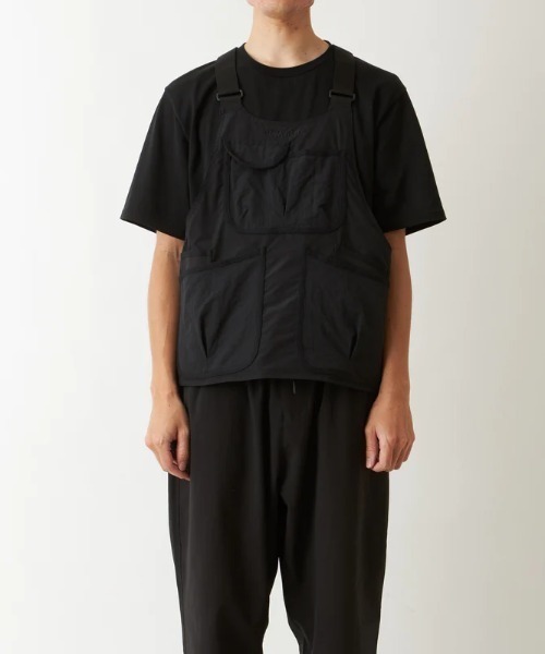WHITE MOUNTAINEERING(ホワイトマウンテニアリング)の「WM×GRIPSWANY'APRON VEST'(ベスト・メンズ・ブラック/ベージュ・M/L)」の5枚目の写真