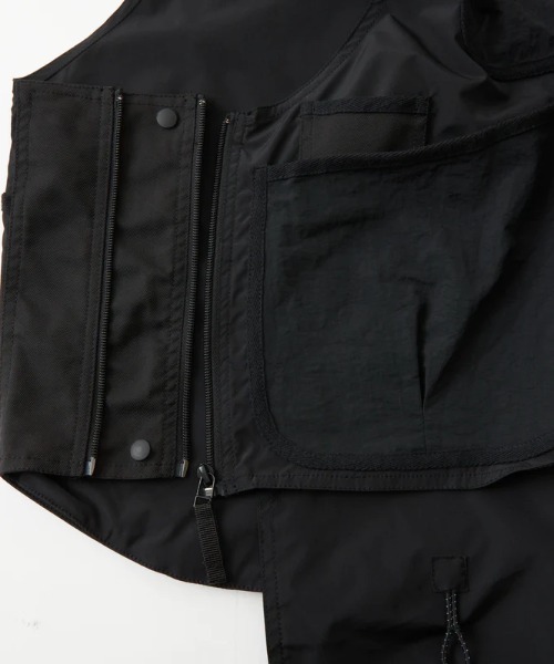 WHITE MOUNTAINEERING(ホワイトマウンテニアリング)の「WM×GRIPSWANY'APRON VEST'(ベスト・メンズ・ブラック/ベージュ・M/L)」の15枚目の写真
