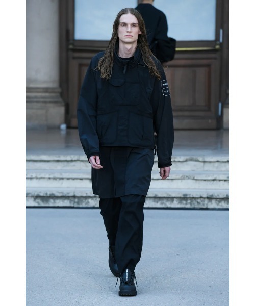 WHITE MOUNTAINEERING(ホワイトマウンテニアリング)の「WM×GRIPSWANY'APRON VEST'(ベスト・メンズ・ブラック/ベージュ・M/L)」の3枚目の写真