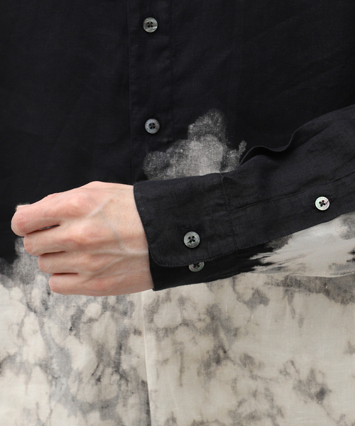 markaware（マーカウェア）の「MARKAWARE (マーカウェア) W COLLAR SHIRT LONG CLOUDY BL A24A-16SH12C（シャツ/ブラウス・メンズ・ブラック・2/3）」の5枚目の写真