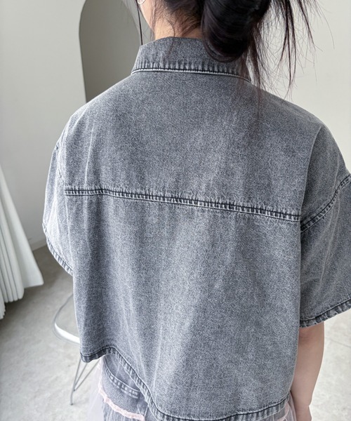 EPIMI E'PIMMY（エピミエピミー）の「ショート丈半袖オーバーデニムシャツ（シャツ/ブラウス・レディース・ブラック/ブルー・MEDIUM）」の17枚目の写真