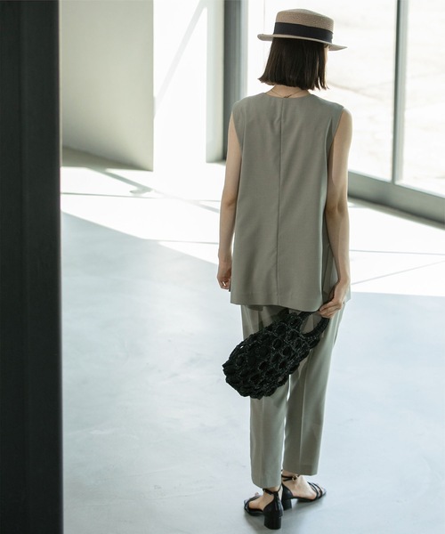 OPAQUE.CLIP（オペークドットクリップ）の「◆セットアップ対応 Vネックジレ ストレッチリネンライク【洗濯機洗い可/UVケア】（ベスト・レディース・ブラック/グレー・38/40/42）」の10枚目の写真