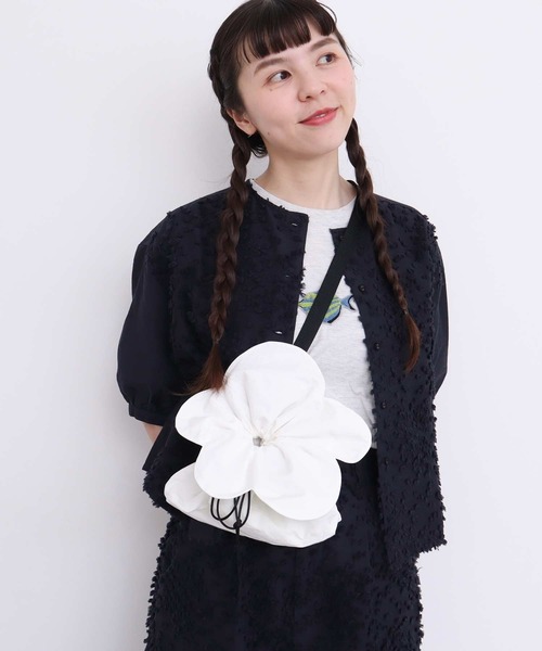 【美品】l'atelier du savon ブラックお花バッグ l'atelier du savon（アトリエドサボン）の「お花さいた