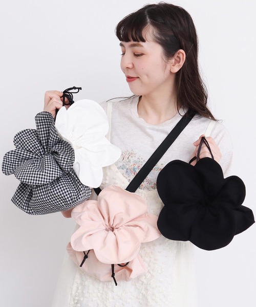 l'atelier du savon(アトリエドサボン)の「お花さいた!ハッピーサコッシュ(ショルダーバッグ・レディース・チェック/ピンク/ブラック/ホワイト・FREE)」の7枚目の写真