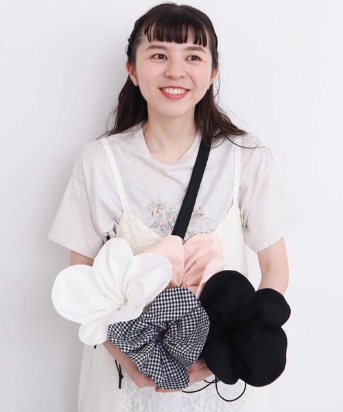 【美品】l'atelier du savon ブラックお花バッグ l'atelier du savon（アトリエドサボン）の「お花さいた