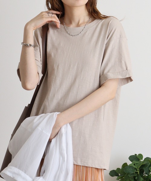 atONE(アットワン)の「オーバーサイズUネックTee(Tシャツ/カットソー・レディース・ネイビー/ブラック/ベージュ/カーキ/オフホワイト/ブルー系その他2/パープル系その他2/ピンク系その他3/ピンク系その他4/ブルー系その他/パープル系その他/モカ・L/M)」の6枚目の写真