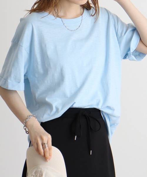 atONE(アットワン)の「オーバーサイズUネックTee(Tシャツ/カットソー・レディース・ネイビー/ブラック/ベージュ/カーキ/オフホワイト/ブルー系その他2/パープル系その他2/ピンク系その他3/ピンク系その他4/ブルー系その他/パープル系その他/モカ・L/M)」の2枚目の写真