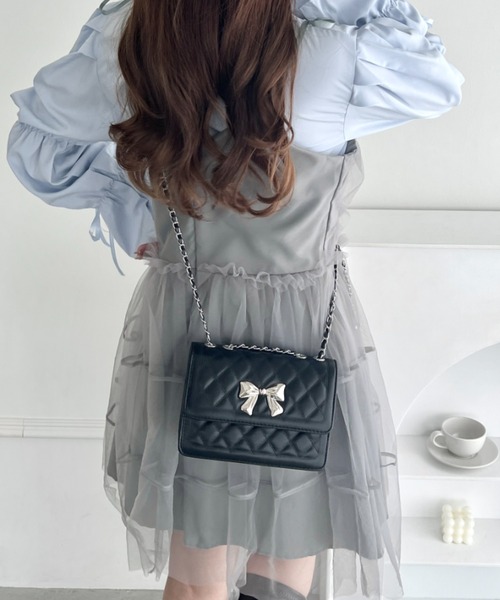 Loueme(ルエム)の「メタルリボンキルティングチェーンバッグ(ショルダーバッグ・レディース・ブラック/シルバー/ピンク/アイボリー・FREE)」の9枚目の写真