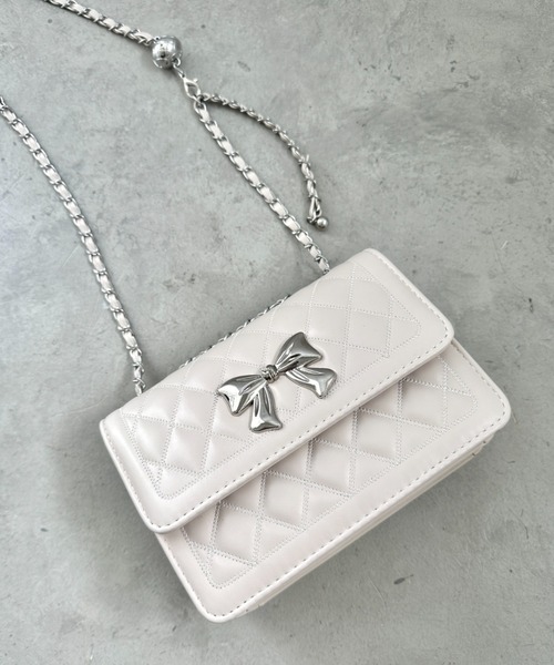 Loueme(ルエム)の「メタルリボンキルティングチェーンバッグ(ショルダーバッグ・レディース・ブラック/シルバー/ピンク/アイボリー・FREE)」の21枚目の写真