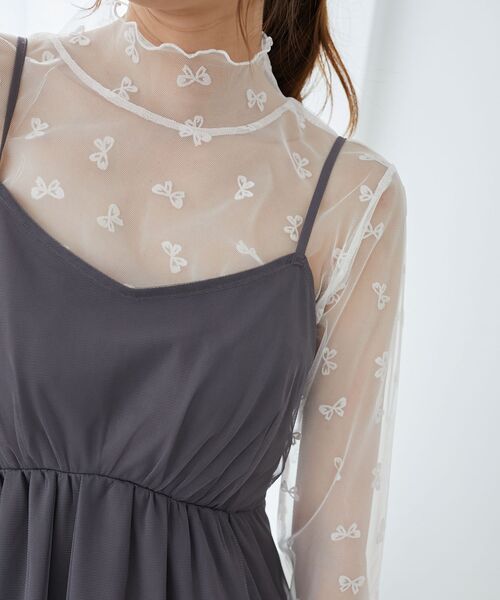 MAJESTIC LEGON（マジェスティックレゴン）の「ニュアンスシアータートルトップス（Tシャツ/カットソー・レディース・グレー/オフホワイト/ブラック/アイボリー・MEDIUM）」の2枚目の写真