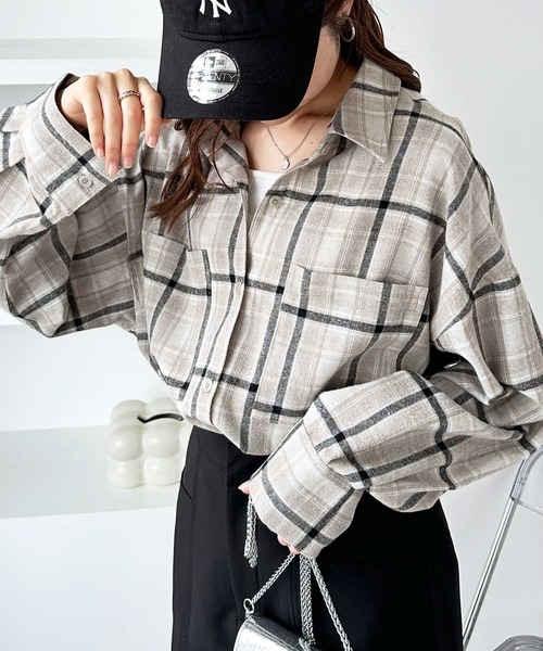 GeeRA(ジーラ)の「チェックロングシャツ(シャツ/ブラウス・レディース・ブラック/アイボリー/ライトベージュ/ベージュ・MEDIUM)」の4枚目の写真