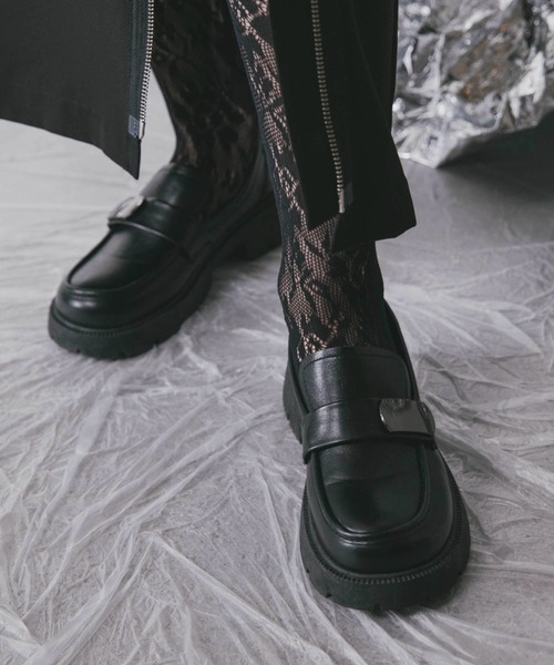 Solace（ソレイス）の「メタリックポイントボリュームソールローファー（ローファー・レディース・ホワイト/ブラック・SMALL/MEDIUM/LARGE）」の3枚目の写真