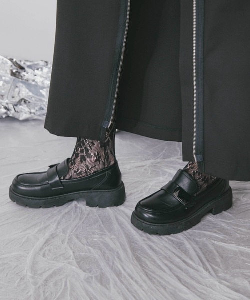 Solace（ソレイス）の「メタリックポイントボリュームソールローファー（ローファー・レディース・ホワイト/ブラック・SMALL/MEDIUM/LARGE）」の5枚目の写真