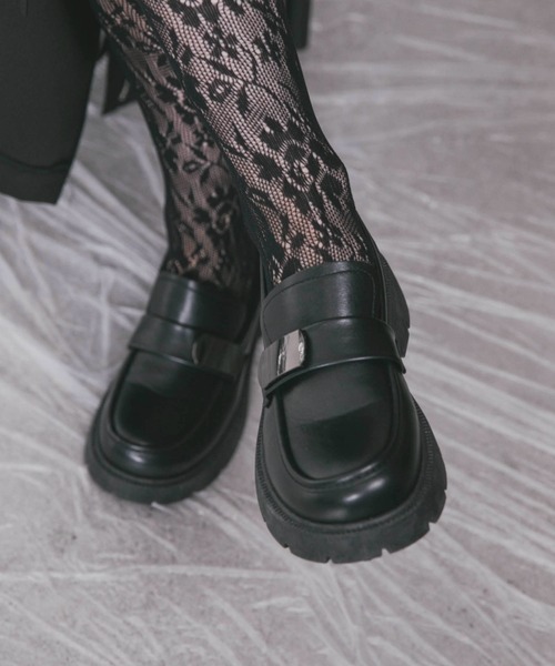 Solace（ソレイス）の「メタリックポイントボリュームソールローファー（ローファー・レディース・ホワイト/ブラック・SMALL/MEDIUM/LARGE）」の9枚目の写真