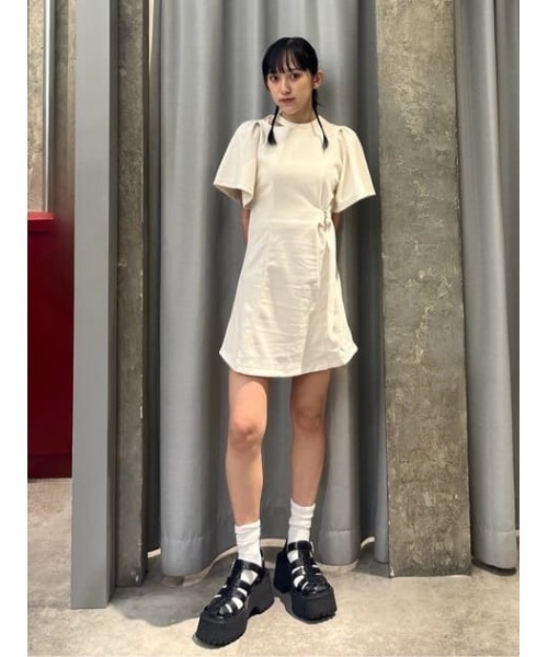 SLY(スライ)の「BELTED CUT OUT S/OP ベルテッド カット アウト ショート ワンピース(ワンピース・レディース・ブラック/アイボリー・1/2)」の13枚目の写真