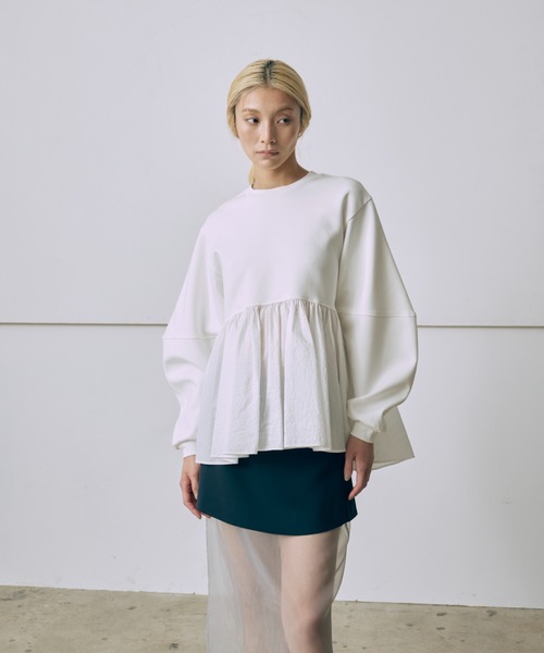 EN NEUME(エンノイム)の「Bonding Peplum Top(Tシャツ/カットソー・レディース・ブラック/ホワイト/チャコールグレー・FREE)」の12枚目の写真