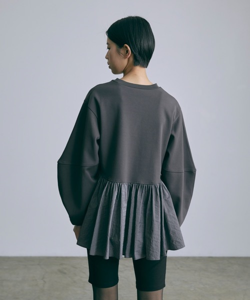 EN NEUME(エンノイム)の「Bonding Peplum Top(Tシャツ/カットソー・レディース・ブラック/ホワイト/チャコールグレー・FREE)」の15枚目の写真