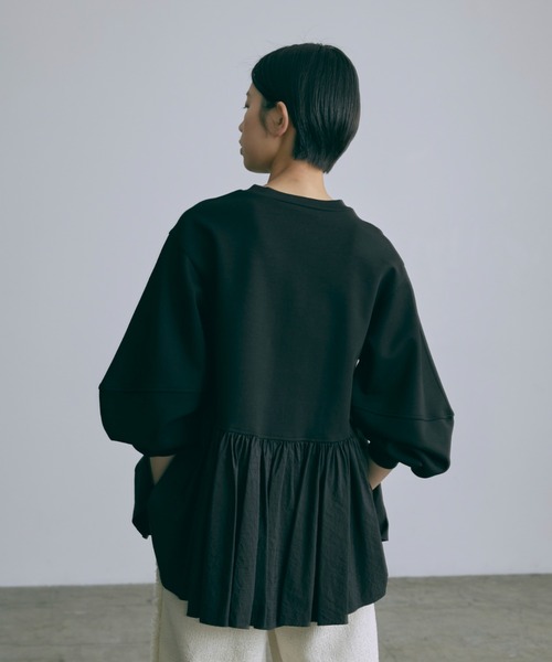 EN NEUME(エンノイム)の「Bonding Peplum Top(Tシャツ/カットソー・レディース・ブラック/ホワイト/チャコールグレー・FREE)」の7枚目の写真