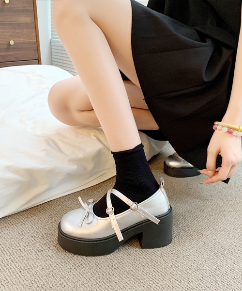Lace Ladies(レースレディース)の「レザー調 ダブル ストラップ ボリューム リボン パンプス(パンプス・レディース・ブラック/シルバー/アイボリー・24.5cm/25cm/22.5cm/23cm/23.5cm/24cm)」の14枚目の写真