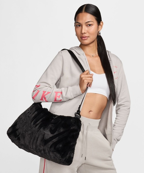 ナイキ フェイクファー トートバッグ（10L） NIKE フェイク ファー トート 10L 秋冬コーデのアクセントに