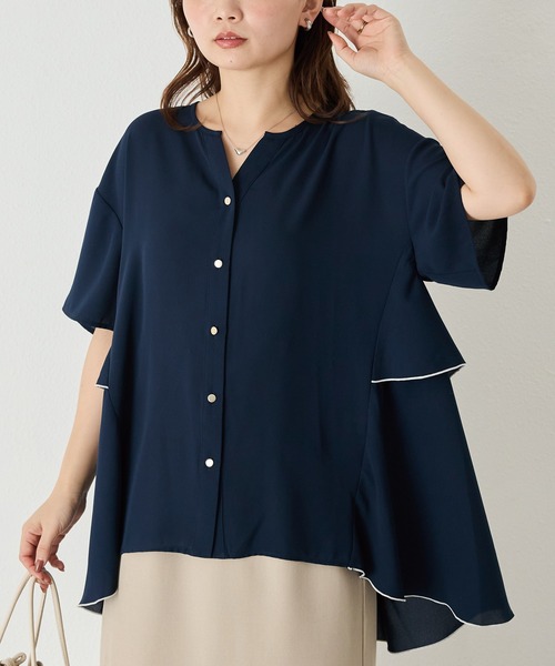 LAVEANGE(ラビアンジェ)の「【洗える】ジョーゼットフレアブラウス│上品見えブラウス/大人フェミニン/半袖/フリル/バイカラー/Aライン/オフィスカジュアル/きれいめ/オンオフ兼用(シャツ/ブラウス・レディース・ホワイト/ネイビー/ブラック・M/LL/3L/4L/5L)」の1枚目の写真