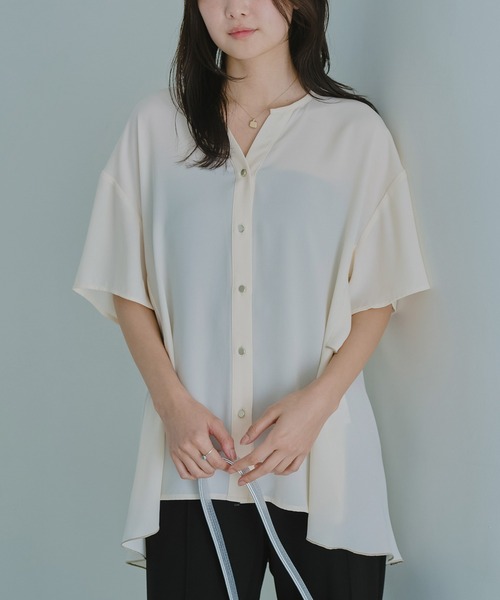 LAVEANGE(ラビアンジェ)の「【洗える】ジョーゼットフレアブラウス│上品見えブラウス/大人フェミニン/半袖/フリル/バイカラー/Aライン/オフィスカジュアル/きれいめ/オンオフ兼用(シャツ/ブラウス・レディース・ホワイト/ネイビー/ブラック・M/LL/3L/4L/5L)」の2枚目の写真
