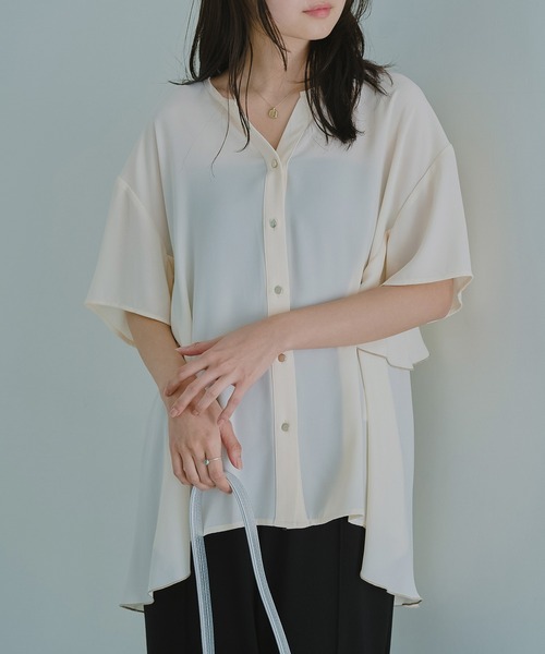 LAVEANGE(ラビアンジェ)の「【洗える】ジョーゼットフレアブラウス│上品見えブラウス/大人フェミニン/半袖/フリル/バイカラー/Aライン/オフィスカジュアル/きれいめ/オンオフ兼用(シャツ/ブラウス・レディース・ホワイト/ネイビー/ブラック・M/LL/3L/4L/5L)」の4枚目の写真