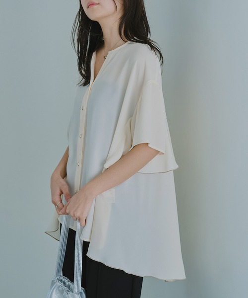 LAVEANGE(ラビアンジェ)の「【洗える】ジョーゼットフレアブラウス│上品見えブラウス/大人フェミニン/半袖/フリル/バイカラー/Aライン/オフィスカジュアル/きれいめ/オンオフ兼用(シャツ/ブラウス・レディース・ホワイト/ネイビー/ブラック・M/LL/3L/4L/5L)」の6枚目の写真