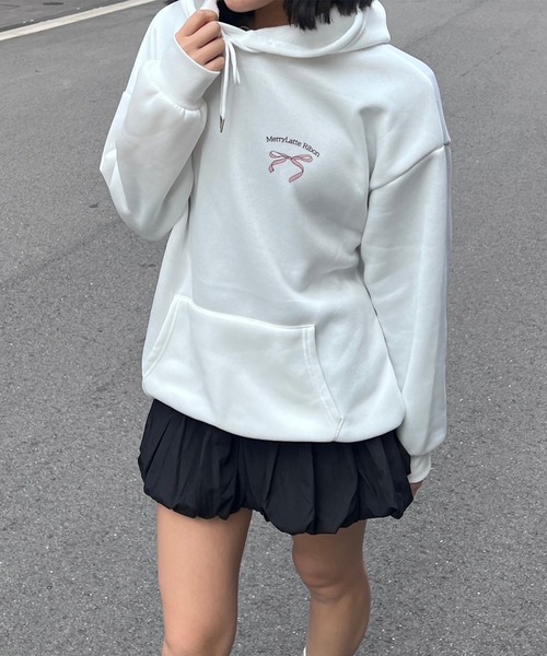 merrylatte（メリーラテ）の「ワンポイントピンクリボンパーカー（パーカー・レディース・ホワイト・MEDIUM/LARGE/SMALL）」の4枚目の写真