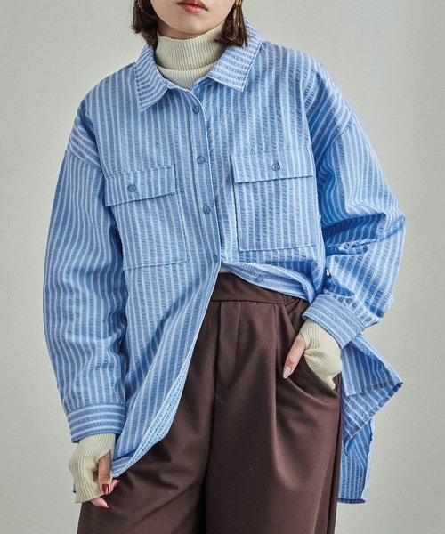 Fashion Letter(ファッションレター)の「オーバーサイズ ストライプポケットシャツ(シャツ/ブラウス・レディース・チャコール/アイボリー/ブルー・M)」の1枚目の写真