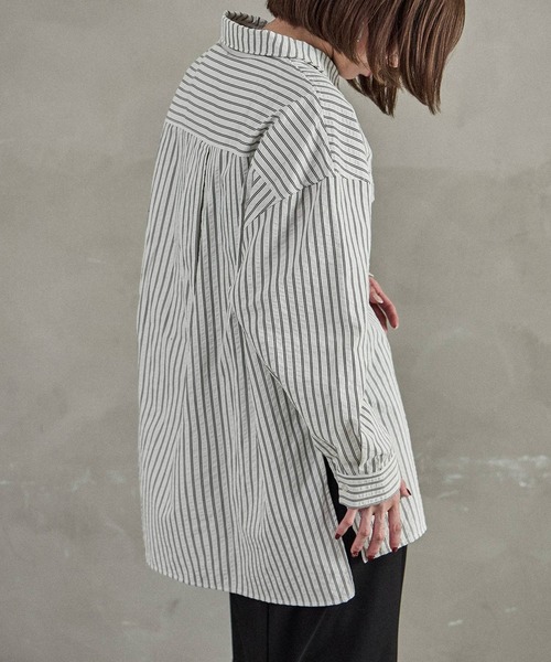 Fashion Letter(ファッションレター)の「オーバーサイズ ストライプポケットシャツ(シャツ/ブラウス・レディース・チャコール/アイボリー/ブルー・M)」の13枚目の写真