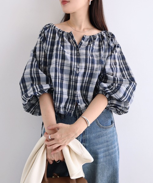 Freesia by andme(フリージアバイアンドミー)の「裾リボンシアーチェックオフショルブラウス(シャツ/ブラウス・レディース・ホワイト系その他/パープル系/ネイビー系・FREE)」の2枚目の写真