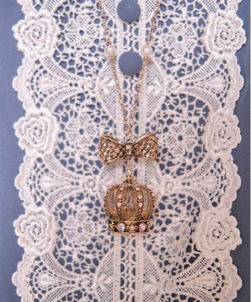 axes femme kawaii(アクシーズファムカワイイ)の「ロイヤルクラウンネックレス(ネックレス・レディース・ゴールド/アンティークゴールド・FREE)」の4枚目の写真