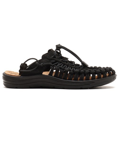 KEEN(キーン)の「KEEN UNEEK II CONVERTIBLE / キーン ユニーク ツー コンバーチブル(サンダル・レディース・ブラック・24.5cm/24.0cm/23.5cm/29.0cm/28.5cm/28.0cm/27.5cm/27.0cm/26.5cm/26.0cm/25.5cm/25.0cm/23.0cm)」の4枚目の写真