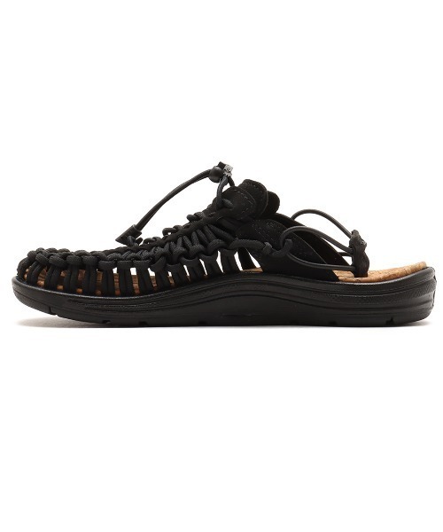 KEEN(キーン)の「KEEN UNEEK II CONVERTIBLE / キーン ユニーク ツー コンバーチブル(サンダル・レディース・ブラック・24.5cm/24.0cm/23.5cm/29.0cm/28.5cm/28.0cm/27.5cm/27.0cm/26.5cm/26.0cm/25.5cm/25.0cm/23.0cm)」の5枚目の写真