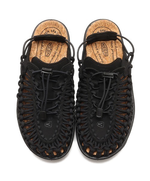 KEEN(キーン)の「KEEN UNEEK II CONVERTIBLE / キーン ユニーク ツー コンバーチブル(サンダル・レディース・ブラック・24.5cm/24.0cm/23.5cm/29.0cm/28.5cm/28.0cm/27.5cm/27.0cm/26.5cm/26.0cm/25.5cm/25.0cm/23.0cm)」の2枚目の写真