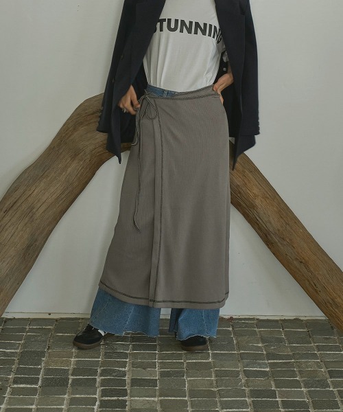 marjour(マージュール)の「STRETCH LIB WRAP SKIRT(スカート・レディース・チャコールグレー/ブラック・M)」の1枚目の写真