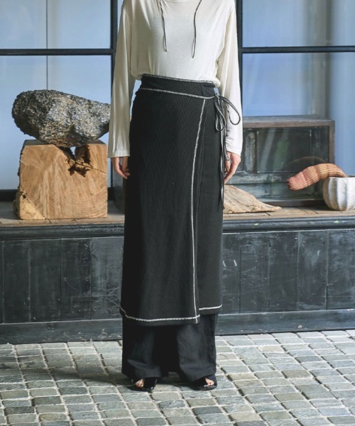 marjour(マージュール)の「STRETCH LIB WRAP SKIRT(スカート・レディース・チャコールグレー/ブラック・M)」の2枚目の写真