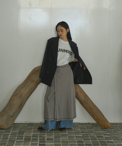 marjour(マージュール)の「STRETCH LIB WRAP SKIRT(スカート・レディース・チャコールグレー/ブラック・M)」の4枚目の写真