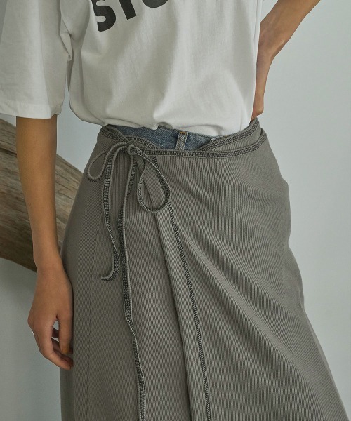 marjour(マージュール)の「STRETCH LIB WRAP SKIRT(スカート・レディース・チャコールグレー/ブラック・M)」の11枚目の写真