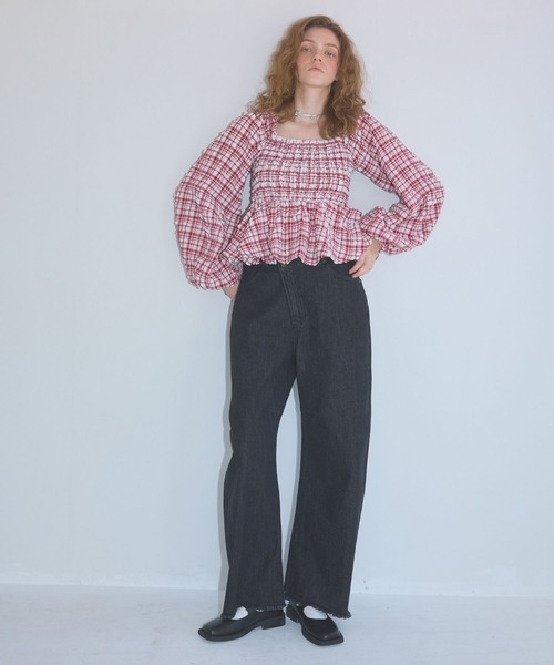 Lil Ambition（リルアンビション）の「フリンジカーヴィーワイドデニム（デニムパンツ・レディース・インディゴブルー/ブラック/ホワイト/ライトブルー・M/S）」の5枚目の写真