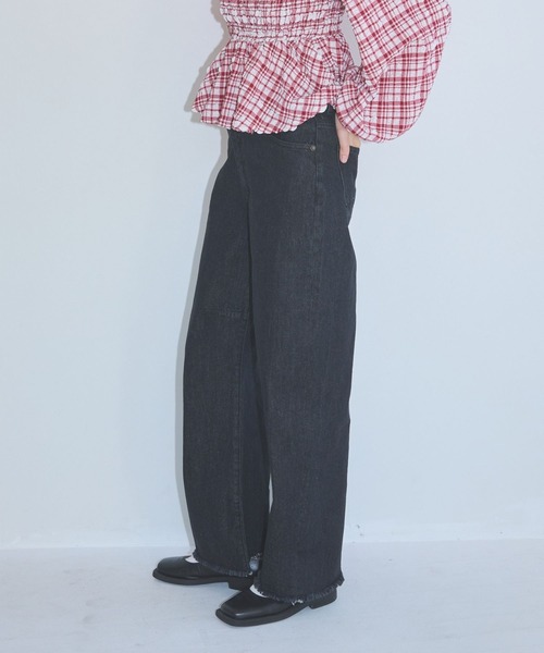 Lil Ambition（リルアンビション）の「フリンジカーヴィーワイドデニム（デニムパンツ・レディース・インディゴブルー/ブラック/ホワイト/ライトブルー・M/S）」の6枚目の写真