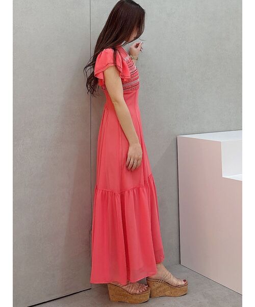 MERCURYDUO（マーキュリーデュオ）の「カラースモッキングラッフルワンピース（ワンピース・レディース・ダークオレンジ/アイボリー/ダークブラウン・MEDIUM/SMALL）」の11枚目の写真