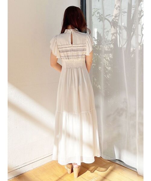 MERCURYDUO（マーキュリーデュオ）の「カラースモッキングラッフルワンピース（ワンピース・レディース・ダークオレンジ/アイボリー/ダークブラウン・MEDIUM/SMALL）」の17枚目の写真